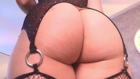 Snapshot of shanell__hott chatting on 12.18.25 shanell online show from 12.18.25