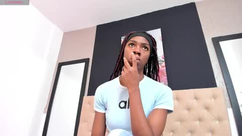 Snapshot of shanelle__ chatting on 02.11.25 S H A N E L L E online show from 02.11.25