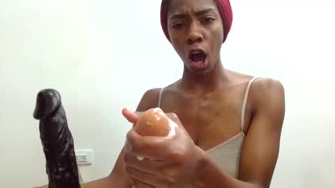 Snapshot of shanelle__ chatting on 09.16.25 S H A N E L L E online show from 09.16.25