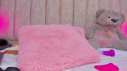 Snapshot of shanelwest7 chatting on 12.01.24 Shanel online show from 12.01.24