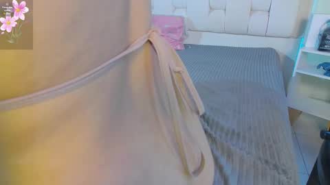 Snapshot of shannakendall chatting on 02.11.26 Shana online show from 02.11.26