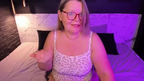 Shannon online show from 10.31.25