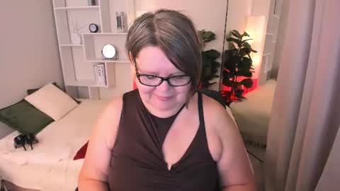 Snapshot of shannonshine chatting on 06.12.26 Shannon online show from 06.12.26