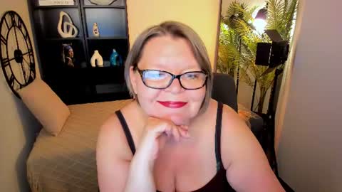 Snapshot of shannonshine chatting on 06.18.26 Shannon online show from 06.18.26