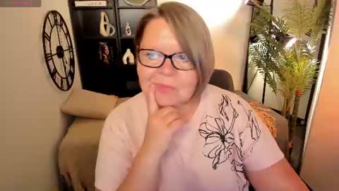 Snapshot of shannonshine chatting on 07.22.26 Shannon online show from 07.22.26