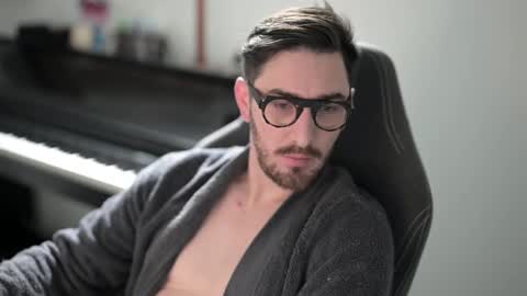 Snapshot of shape80 chatting on 11.11.25 frenchy boy online show from 11.11.25