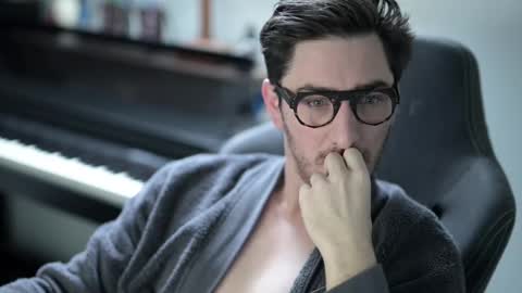 Snapshot of shape80 chatting on 12.19.25 frenchy boy online show from 12.19.25