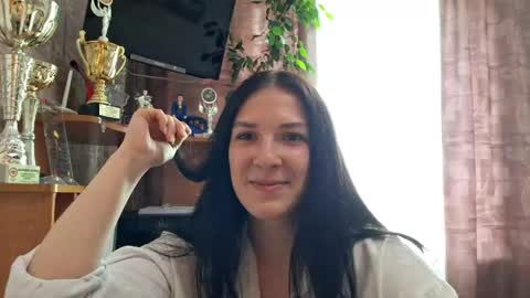 Snapshot of sharicehollinghead chatting on 05.19.26 Viki3 online show from 05.19.26