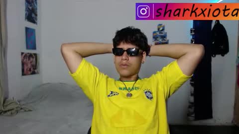 Snapshot of sharky_g chatting on 11.19.25 Frqnko online show from 11.19.25