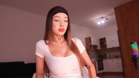 Snapshot of sharlin_13 chatting on 10.29.25 Sharlin online show from 10.29.25