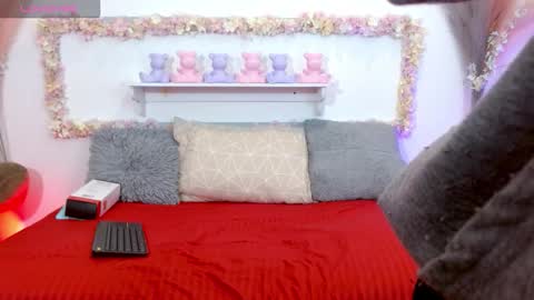 Snapshot of sharlotaustral18_ chatting on 02.25.26 sharlotaustral18_ online show from 02.25.26