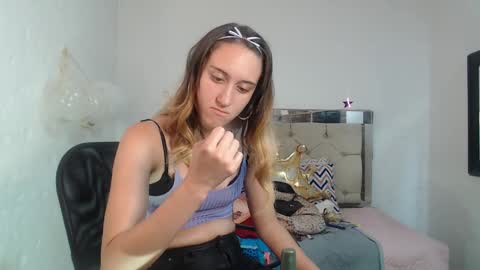 Snapshot of sharlotte__jones chatting on 01.20.25 Sara online show from 01.20.25