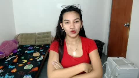 Snapshot of sharminex chatting on 06.17.26 sharminex online show from 06.17.26