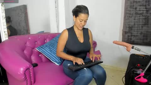 sharoncute16 online show from 12.19.25