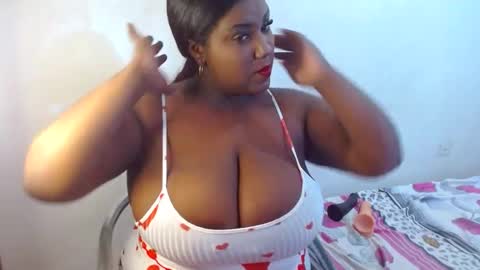 Snapshot of sharonevans1 chatting on 01.19.25 sharonevans1 online show from 01.19.25