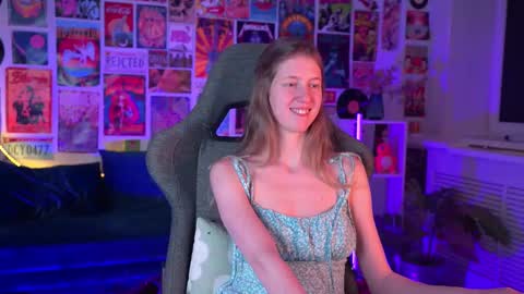 Snapshot of sharonevansi chatting on 02.05.25 Sharon online show from 02.05.25