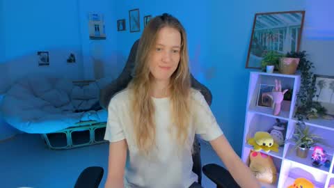 Snapshot of sharonevansi chatting on 03.09.25 Sharon online show from 03.09.25