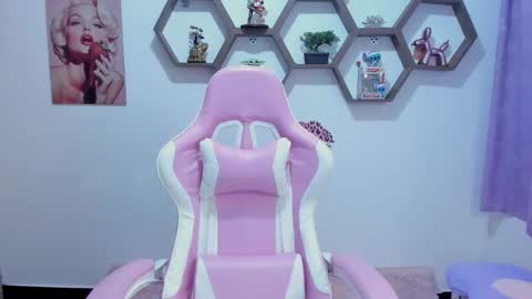 Snapshot of sharonsander1 chatting on 11.12.25 Sharon online show from 11.12.25