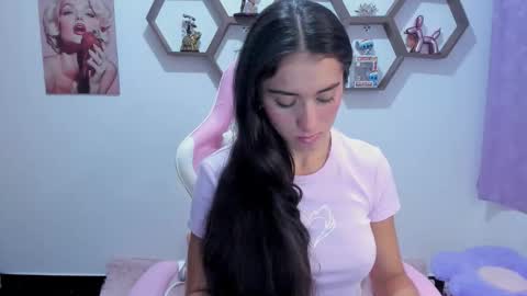 Snapshot of sharonsander1 chatting on 11.15.25 Sharon online show from 11.15.25