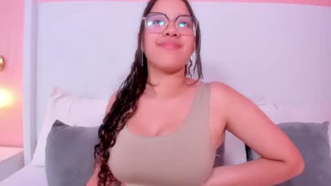 Snapshot of shayra_alina chatting on 06.25.26 shayra_alina online show from 06.25.26