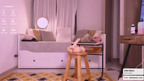 Snapshot of she_lau_ghs chatting on 01.12.25 Laura c online show from 01.12.25