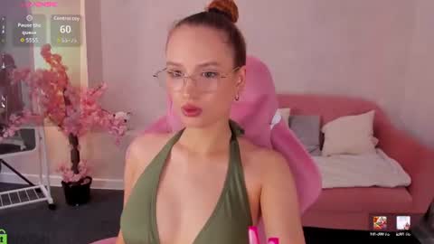 Snapshot of shei1a_shy chatting on 06.13.26 Amely online show from 06.13.26