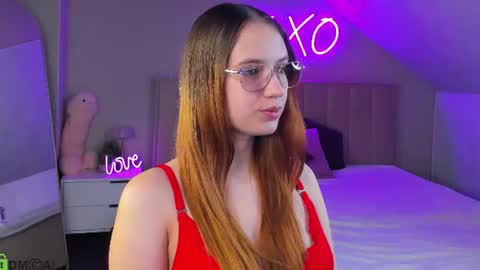 Snapshot of shei1a_shy chatting on 06.18.26 Amely online show from 06.18.26