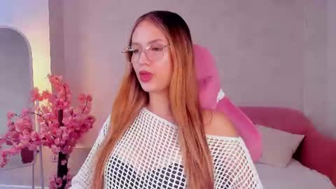 Snapshot of shei1a_shy chatting on 06.27.26 Amely online show from 06.27.26