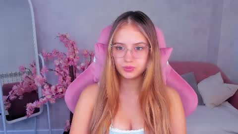 Snapshot of shei1a_shy chatting on 06.28.26 Amely online show from 06.28.26