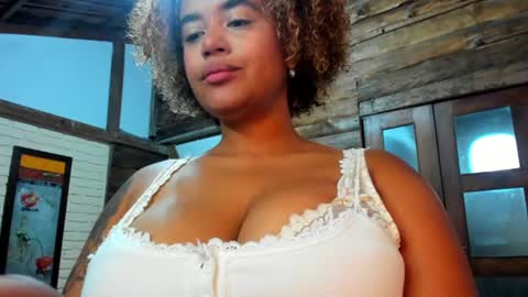 Snapshot of sheilamakano70 chatting on 06.12.26 Sheila Makano online show from 06.12.26