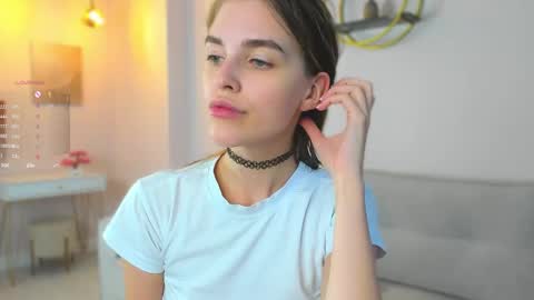 Snapshot of shelleyharn chatting on 09.10.25 Alex online show from 09.10.25