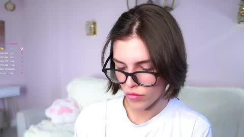 Snapshot of shelleyharn chatting on 10.02.25 Alex online show from 10.02.25