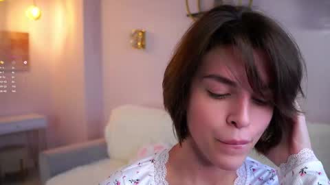 Snapshot of shelleyharn chatting on 10.04.25 Alex online show from 10.04.25