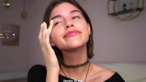 Snapshot of shelleyharn chatting on 11.03.25 Alex online show from 11.03.25