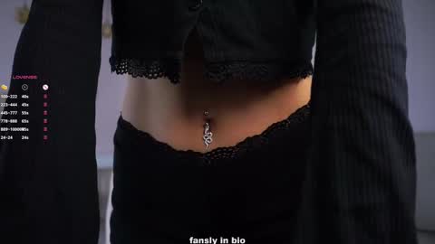 Snapshot of shelleyharn chatting on 11.12.25 Alex online show from 11.12.25