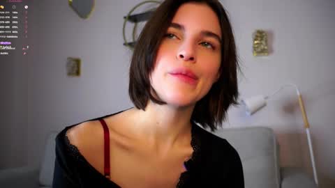 Snapshot of shelleyharn chatting on 12.03.25 Alex online show from 12.03.25