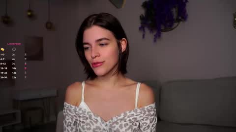 Snapshot of shelleyharn chatting on 12.18.25 Alex online show from 12.18.25