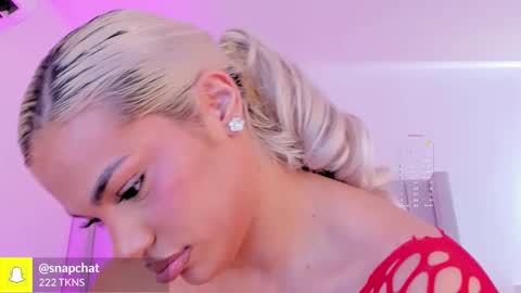 Snapshot of shelynna_azzul chatting on 11.11.25 shelynna_azzul online show from 11.11.25