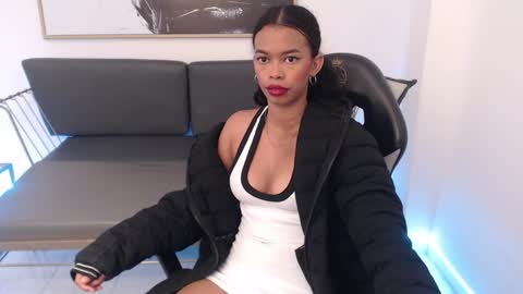 Snapshot of shenna_brunette_ chatting on 12.13.24 Shenna online show from 12.13.24