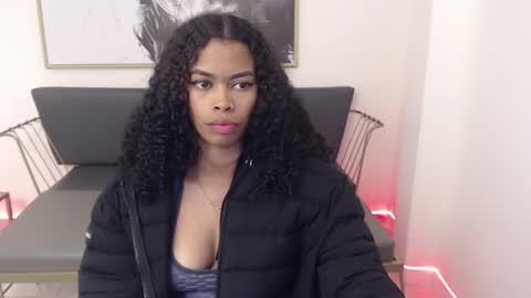 Snapshot of shenna_brunette_ chatting on 12.15.24 Shenna online show from 12.15.24