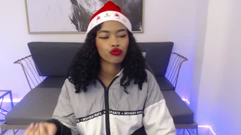 Snapshot of shenna_brunette_ chatting on 12.17.24 Shenna online show from 12.17.24