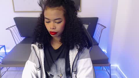 Snapshot of shenna_brunette_ chatting on 12.18.24 Shenna online show from 12.18.24