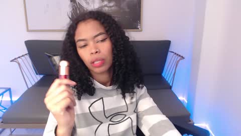 Snapshot of shenna_brunette_ chatting on 12.23.24 Shenna online show from 12.23.24