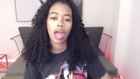 Snapshot of shenna_brunette_ chatting on 12.27.24 Shenna online show from 12.27.24