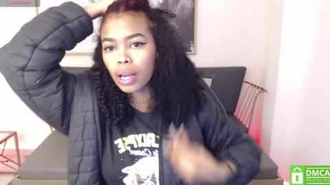 Snapshot of shenna_brunette_ chatting on 12.30.24 Shenna online show from 12.30.24