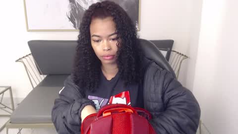 Snapshot of shenna_brunette_ chatting on 01.03.25 Shenna online show from 01.03.25