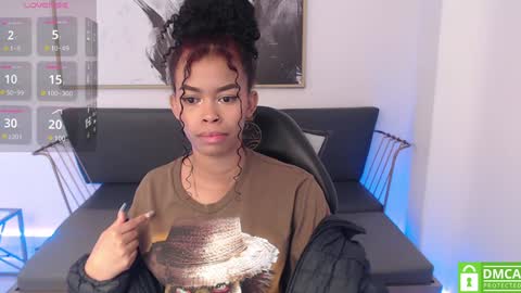 Snapshot of shenna_brunette_ chatting on 01.04.25 Shenna online show from 01.04.25