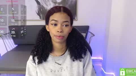 Snapshot of shenna_brunette_ chatting on 01.10.25 Shenna online show from 01.10.25