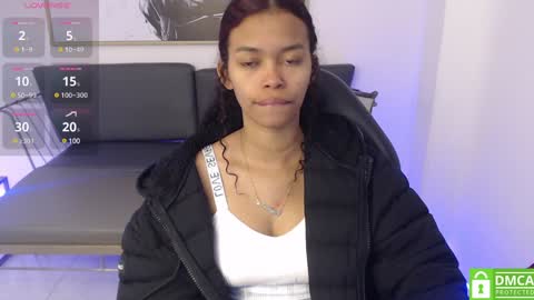 Snapshot of shenna_brunette_ chatting on 01.12.25 Shenna online show from 01.12.25