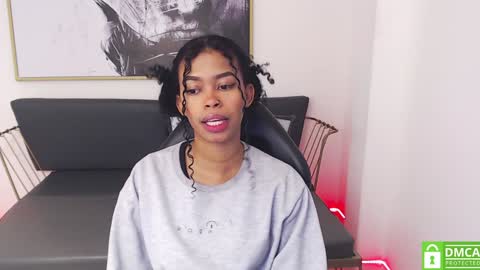 Snapshot of shenna_brunette_ chatting on 01.22.25 Shenna online show from 01.22.25